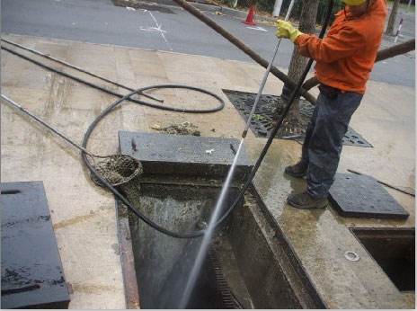 清新池底污泥如何清理